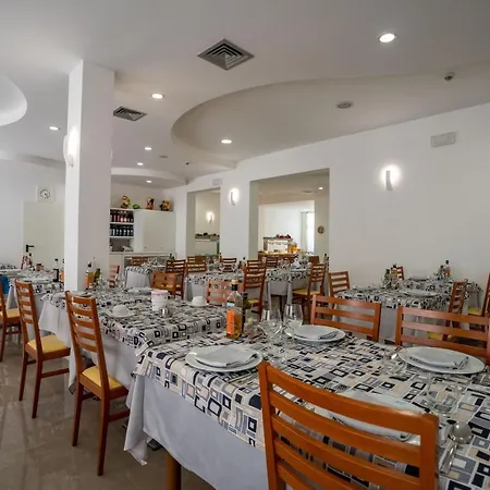 מלון Eraclea 3*